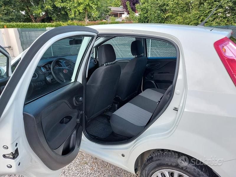 Usata Fiat Grande Punto 77 CV (56 kW) 2017 Bianco Utilitaria
