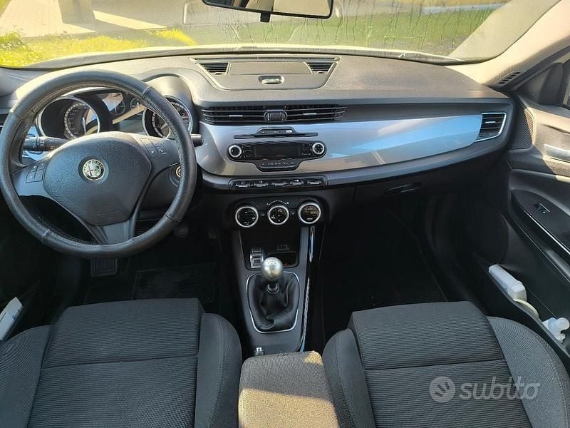 Usata Alfa Romeo Giulietta Progression 120 CV (88 kW) 2013 Bianco Utilitaria