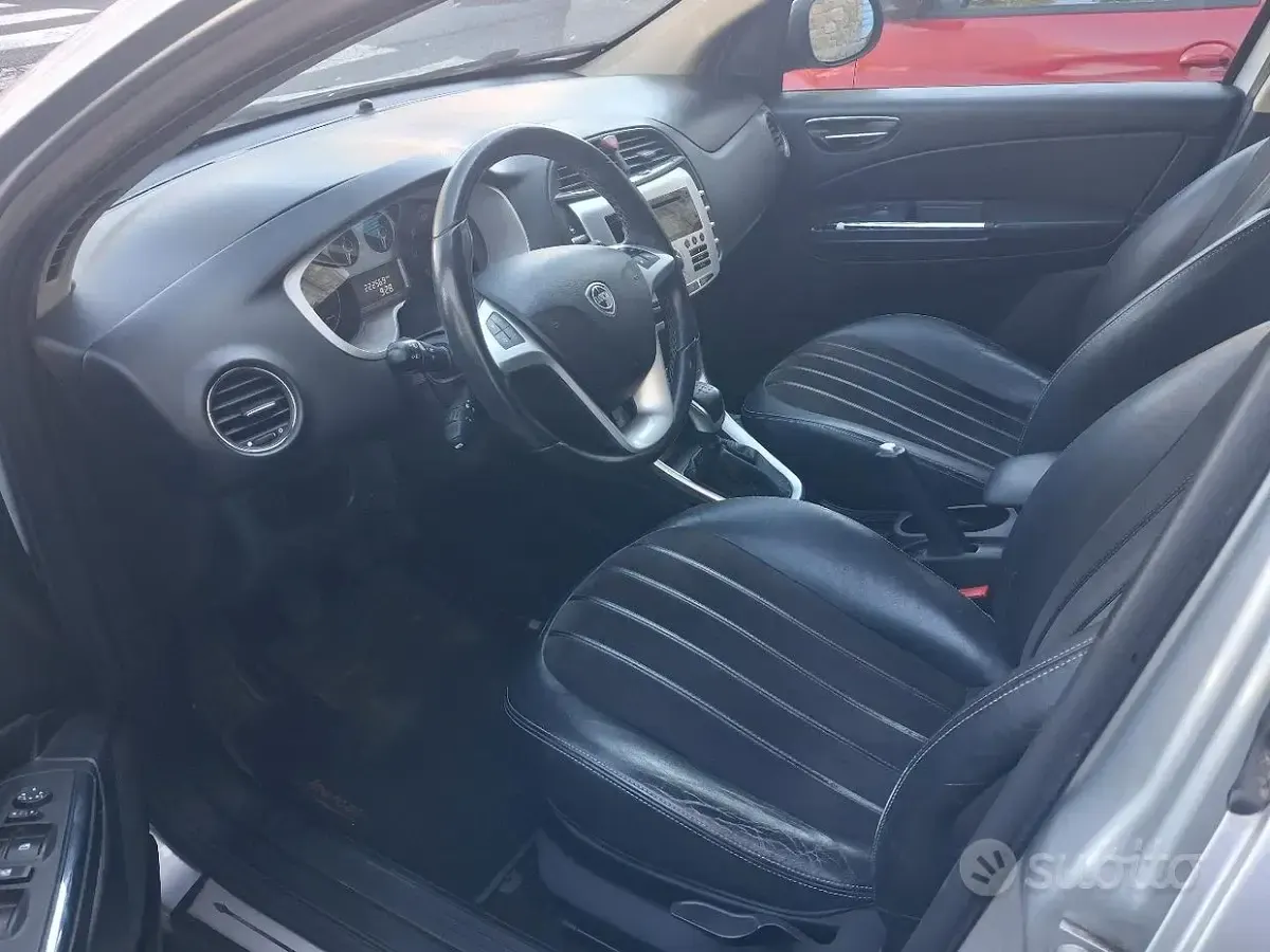 Usata Lancia Delta 120 CV (88 kW) 2012 Utilitaria