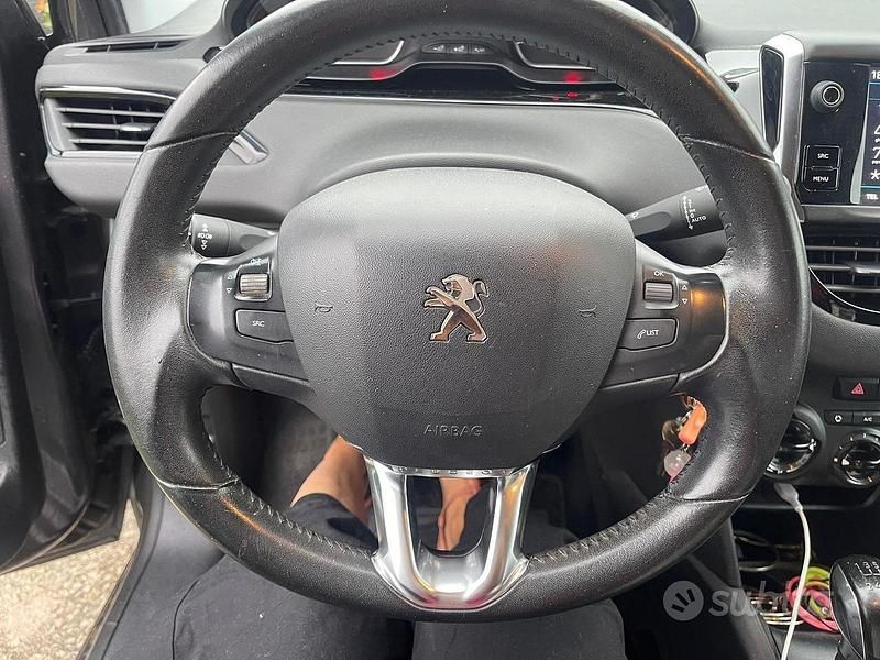 Usata Peugeot 208 Signature Sky 83 CV (61 kW) 2019 Grigio Utilitaria