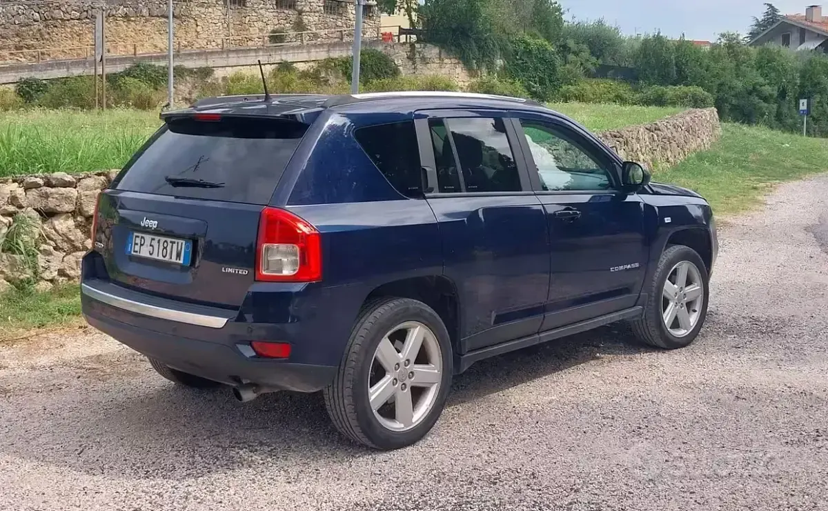 Usata Jeep Compass Limited 163 CV (119 kW) 2013 Bluazzurro SUV