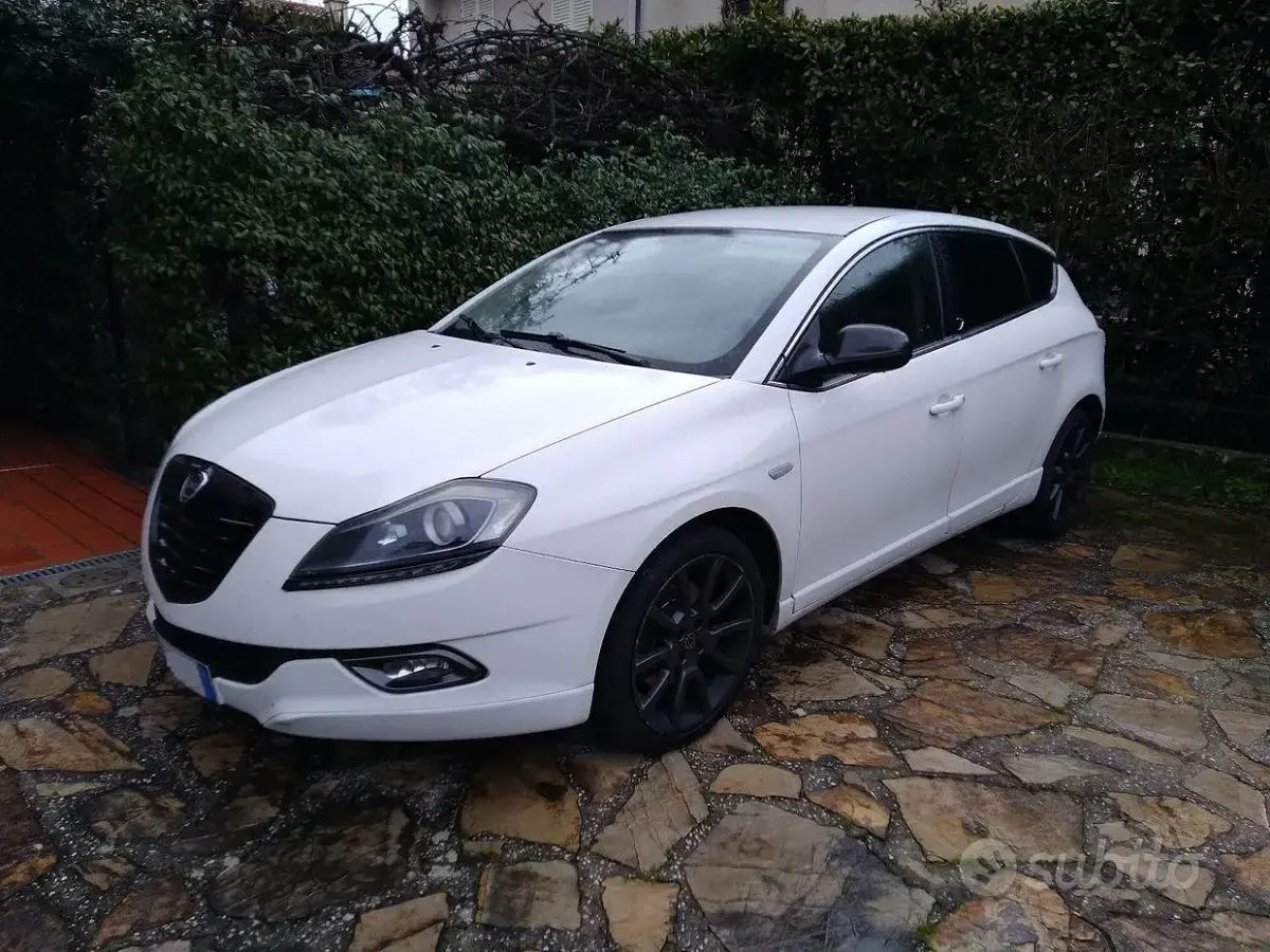 Usata Lancia Delta 80 CV (58 kW) 2013 Grigio Utilitaria