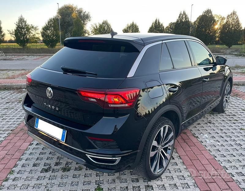 Usata VW T-Roc R-line 150 CV (110 kW) 2019 Nero SUV