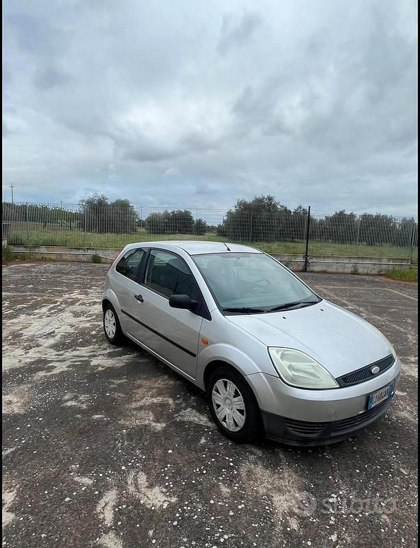 Usata Ford Fiesta 58 CV (42 kW) 2008 Grigio Utilitaria