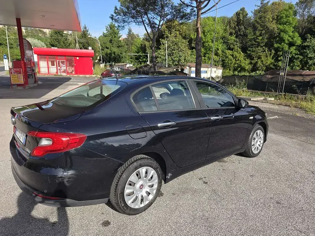 Käytetty Fiat Tipo Lounge 120 HP (88 kW) 2017 Musta Sedan