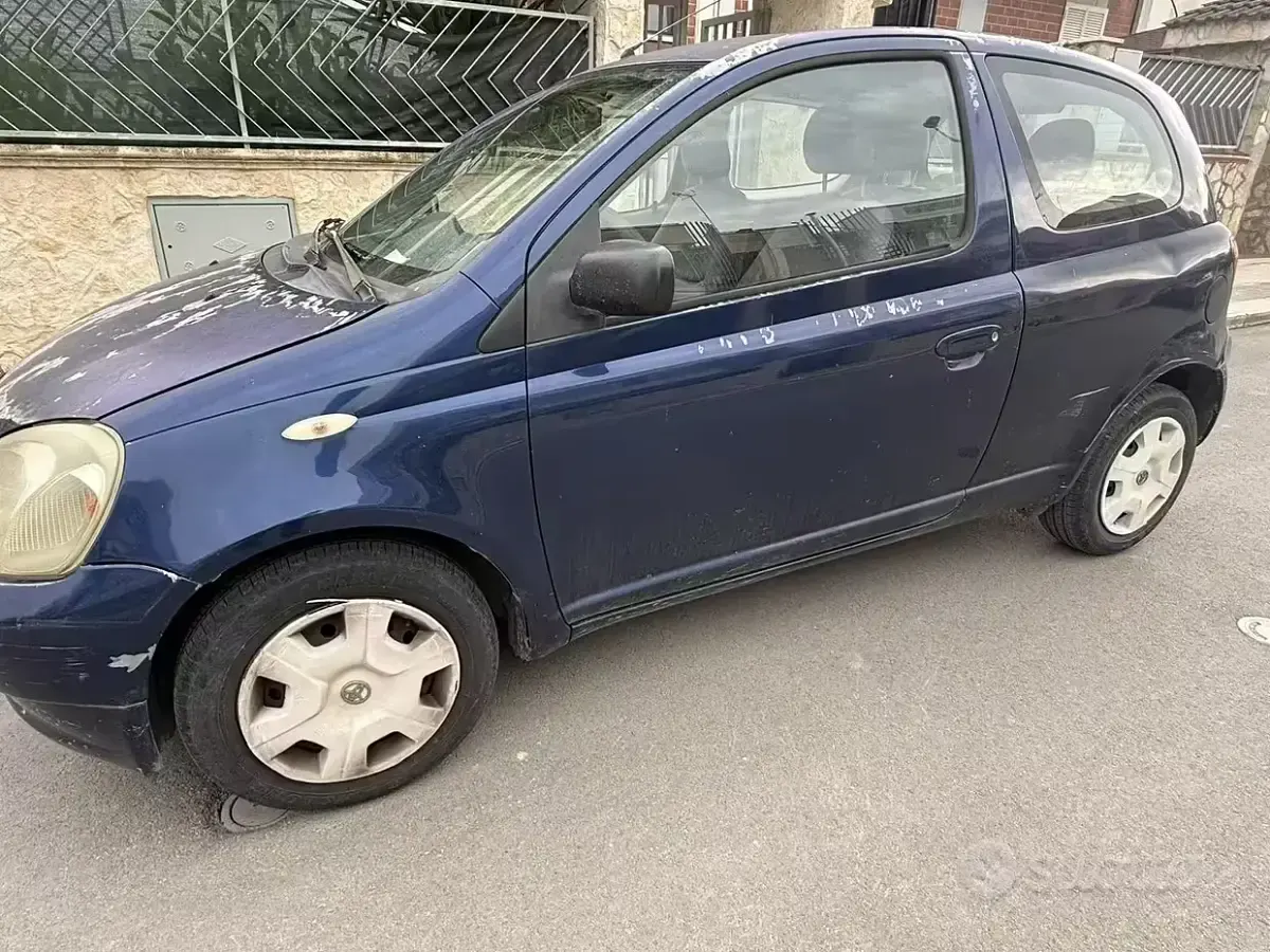 Usata Toyota Yaris 68 CV (50 kW) 1999 Blu Berlina