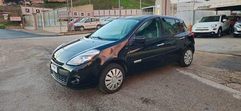 Usata Renault Clio II 75 CV (55 kW) 2011 Nero Berlina