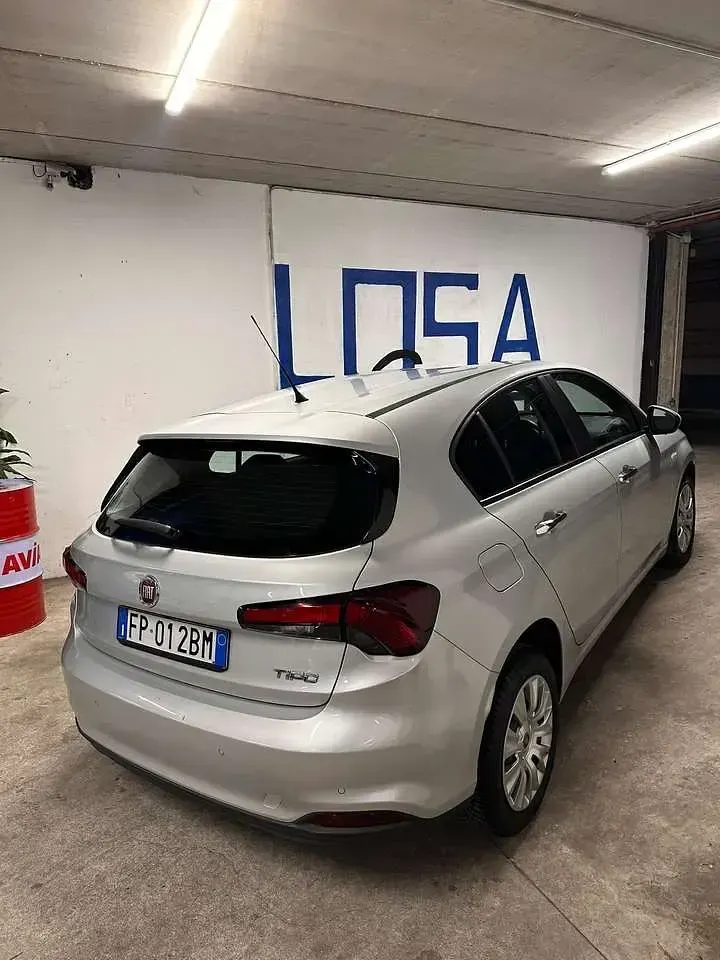 Usata Fiat Tipo Lounge 95 CV (69 kW) 2018 Argento Berlina