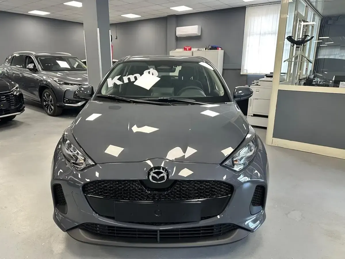 Nuova Mazda 2 Center-Line 92 CV (67 kW) 2026 Grigio Utilitaria