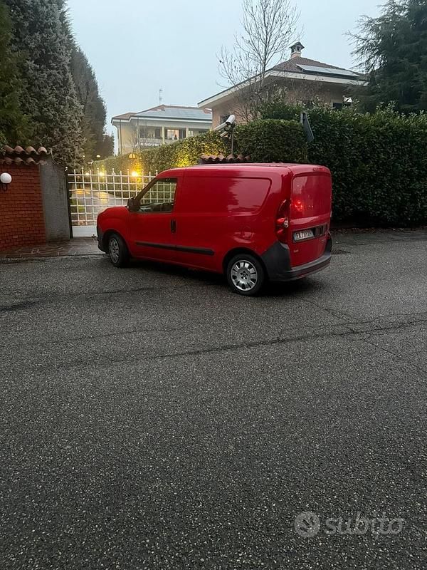 Usata Fiat Doblò 2011 Rosso Monovolume