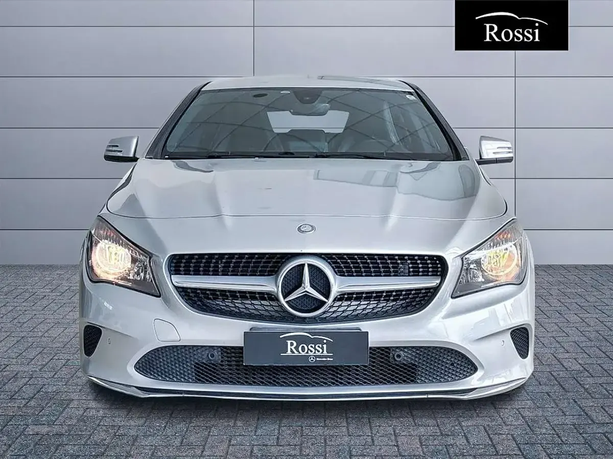Usata Mercedes CLA200 Shooting Brake 136 CV (100 kW) 2017 Grigio chiaro metallizzato Station wagon