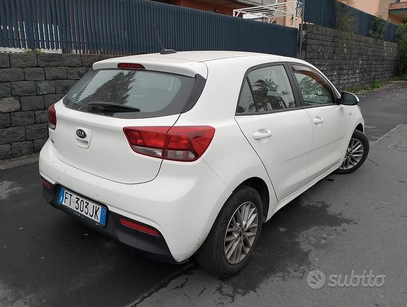 Usado Kia Rio 85 HP (62 kW) 2019 Sedan