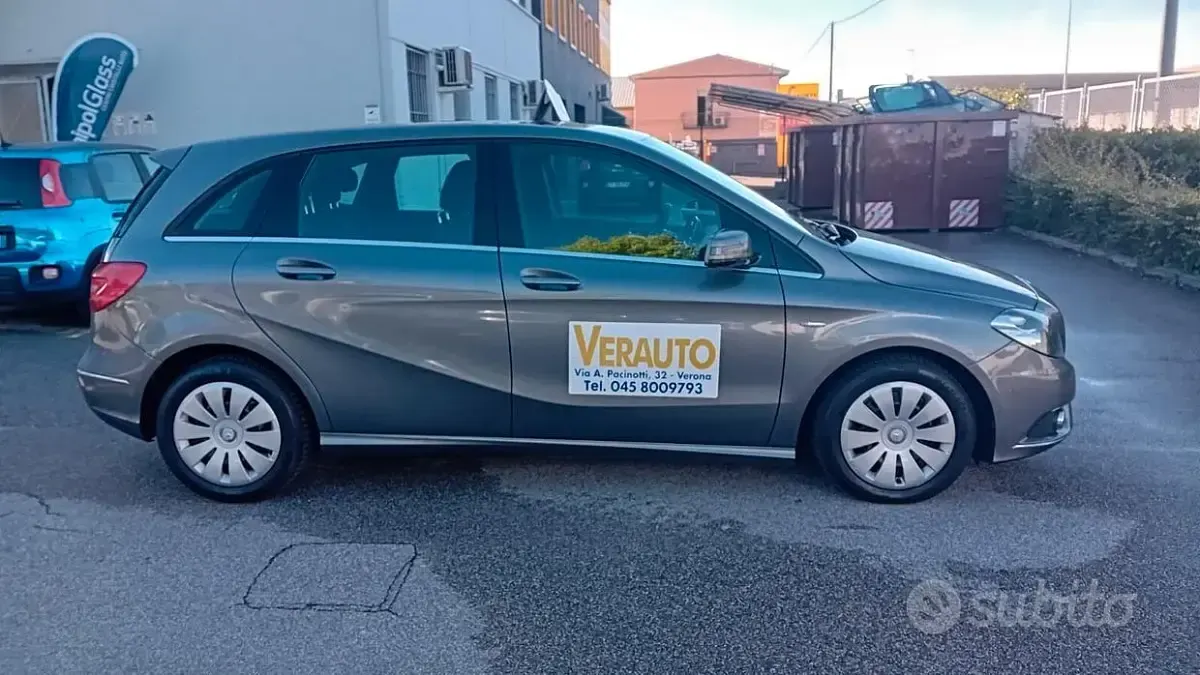 Usata Mercedes B180 Executive 109 CV (80 kW) 2012 Grigio Monovolume