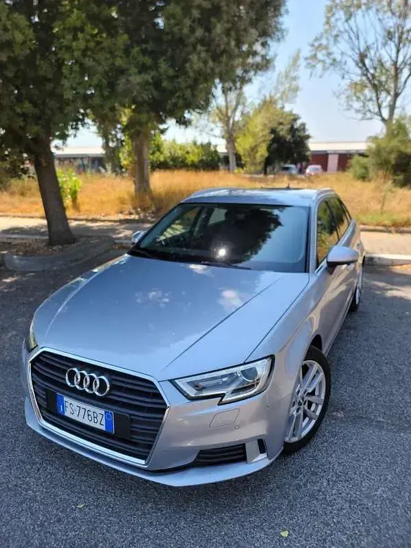Usata Audi A3 116 CV (85 kW) 2018 Argento Berlina