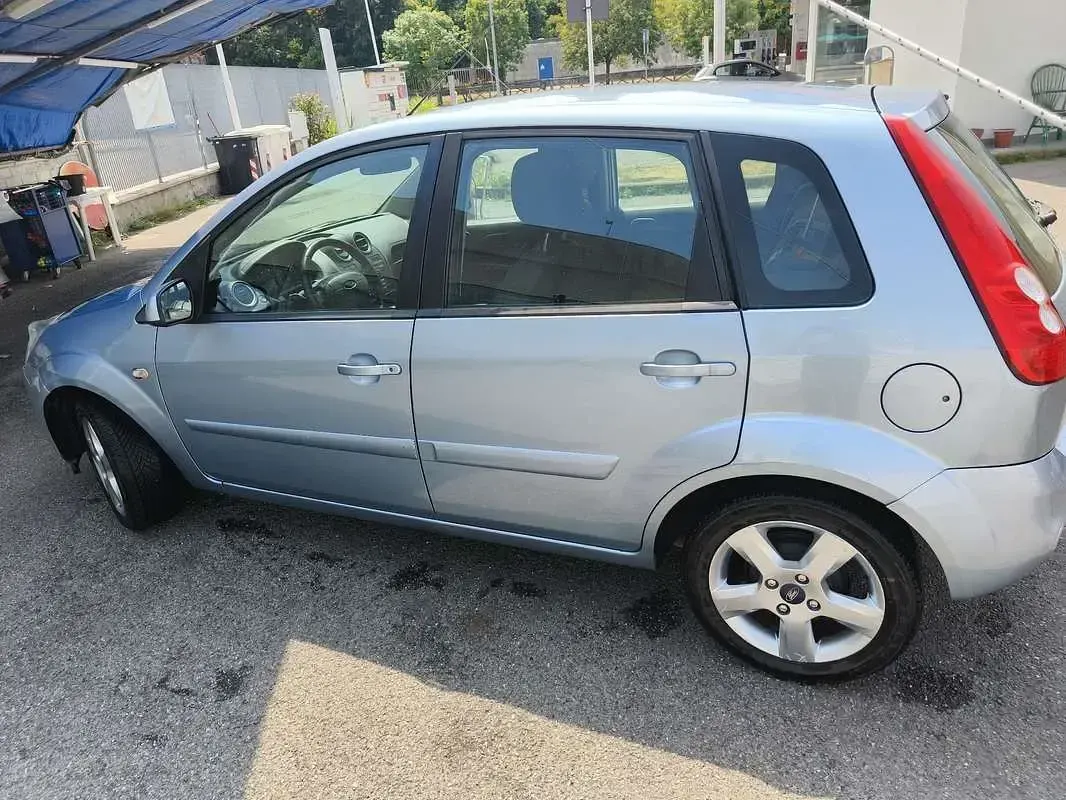 Usata Ford Fiesta Titanium 68 CV (50 kW) 2007 Utilitaria