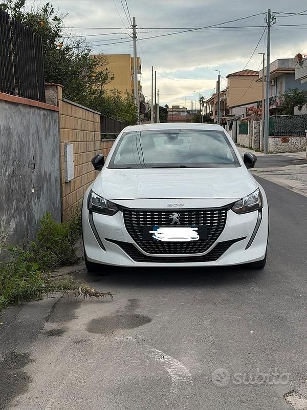 Usata Peugeot e-208 Active 80 kW (110 CV) 2023 Bianco Utilitaria