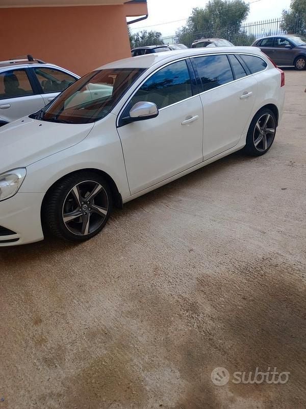 Usata Volvo V60 R-Design 114 CV (83 kW) 2012 Bianco Station wagon