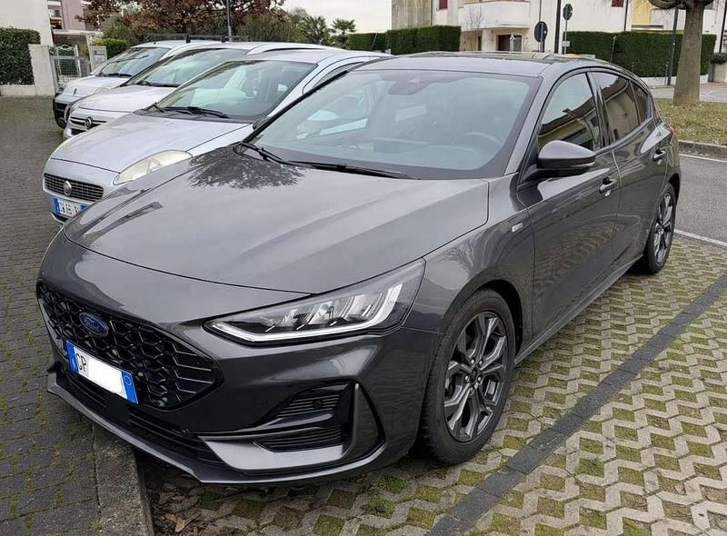 Usata Ford Focus ST-Line 116 CV (85 kW) 2023 Grigio Berlina