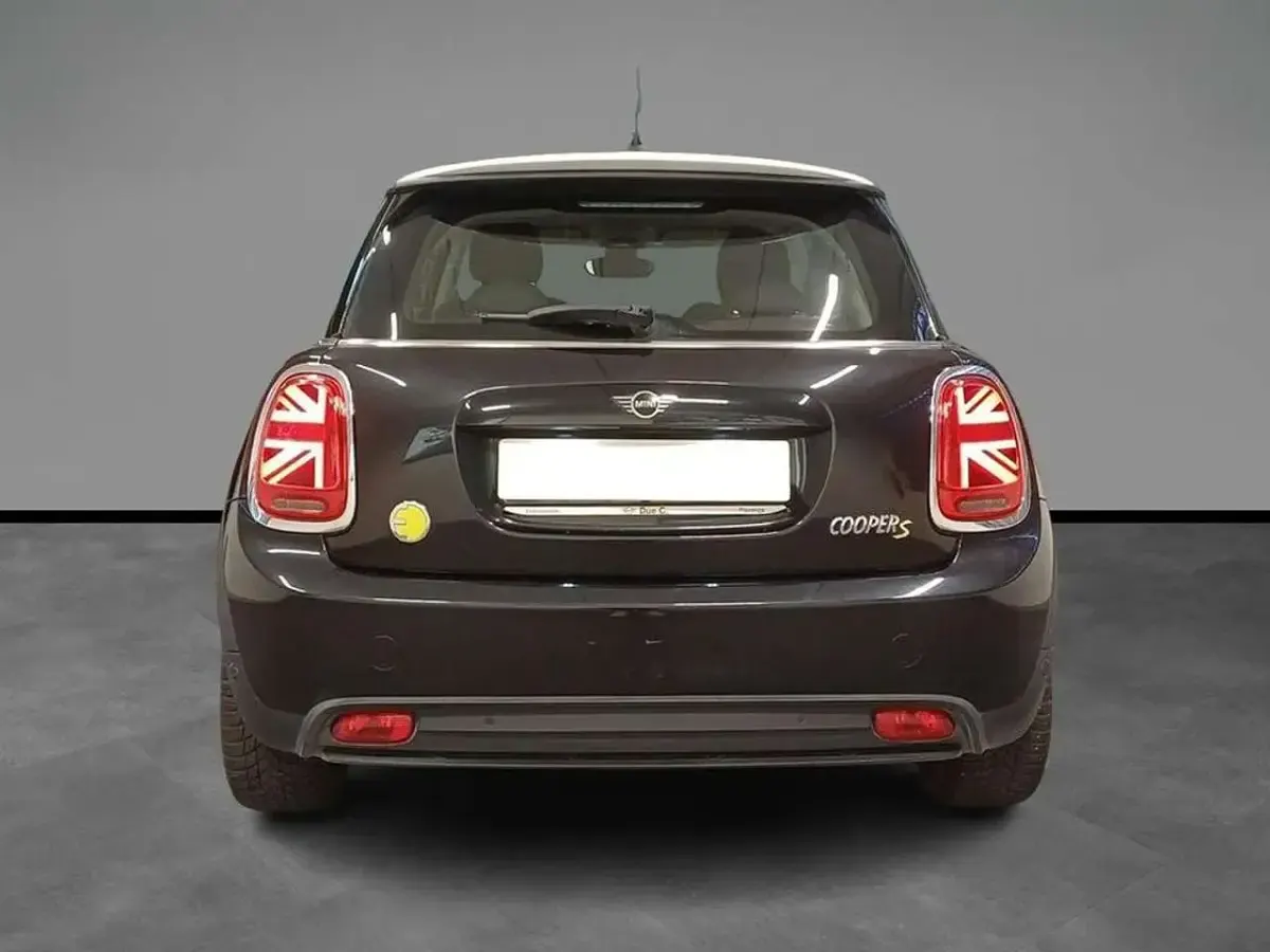 Usata Mini Cooper SE Classic 135 kW (184 CV) 2023 Midnight black ii Utilitaria