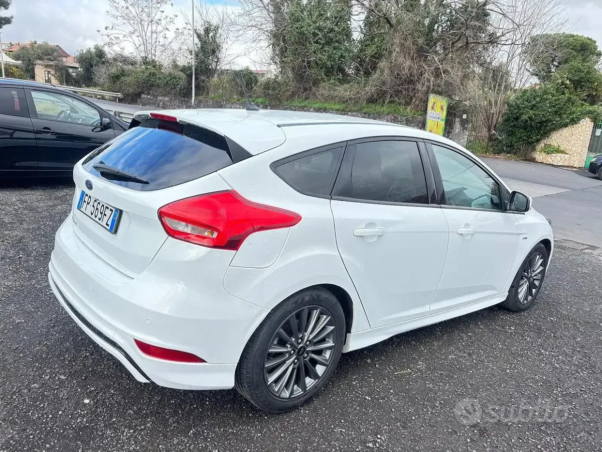 Brugt Ford Focus ST-Line 120 HK (88 kW) 2018 Hvid Sedan