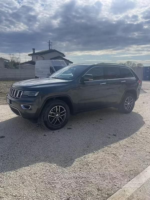 Usata Jeep Grand Cherokee 190 CV (139 kW) 2017 Grigio SUV