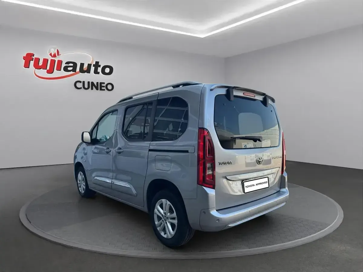 Usata Toyota Proace Verso City 110 CV (80 kW) 2022 Silver met Station wagon