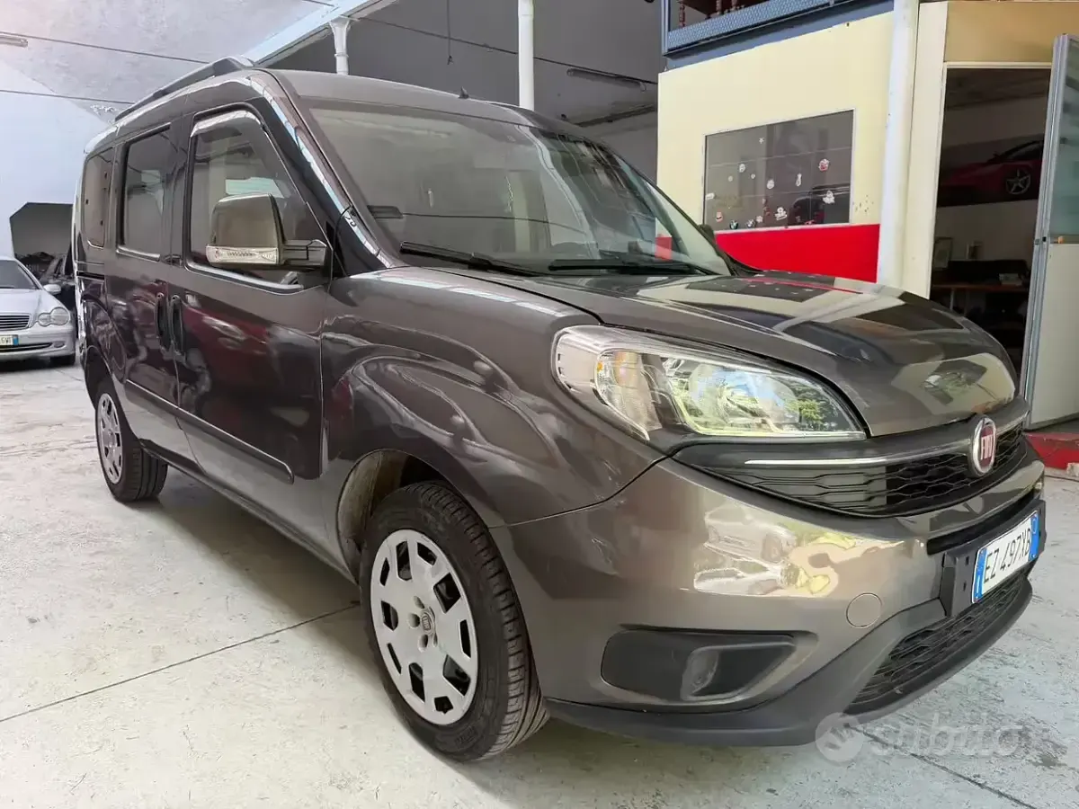Usata Fiat Doblò 90 CV (66 kW) 2015 Grigio Monovolume