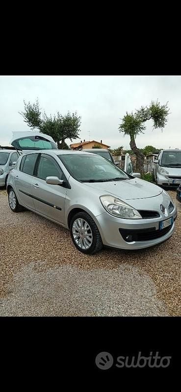 Usata Renault Clio II LE 75 CV (55 kW) 2008 Grigio Berlina