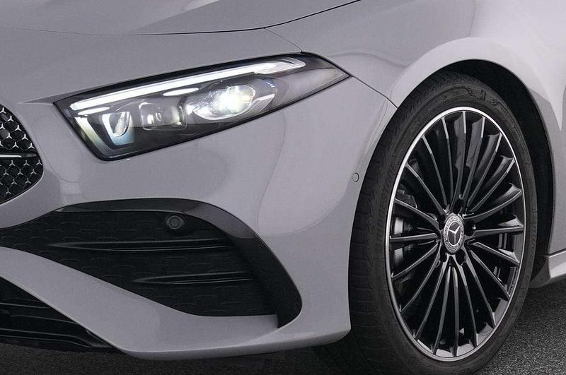 Usata Mercedes A180 AMG Line Premium Plus 136 CV (100 kW) 2025 Grigio pastello Berlina