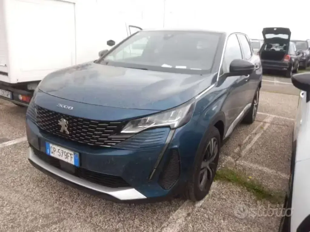 Usata Peugeot 3008 Allure 131 CV (96 kW) 2023 Blu / b0nsy/b0mm0/es SUV
