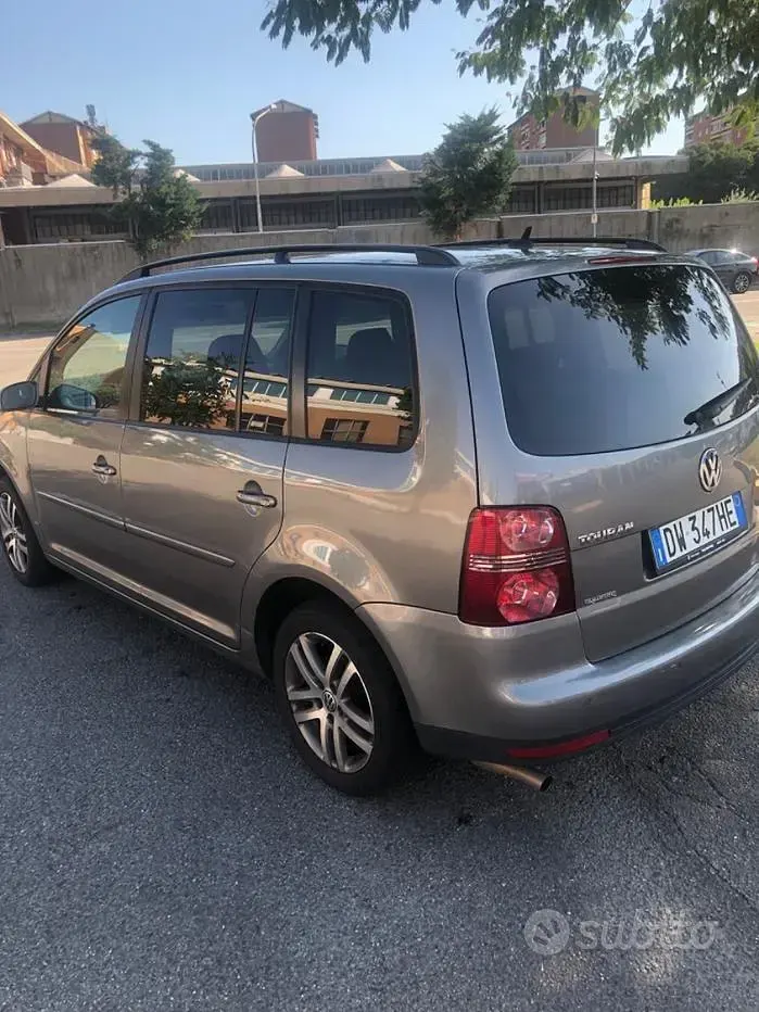 Usata VW Touran Trendline 109 CV (80 kW) 2009 Marrone Monovolume