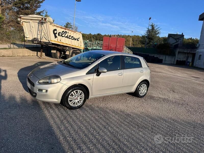 Usata 2015 Fiat Punto Due volumi | 8000 € (Cara) - Immagine 1/4