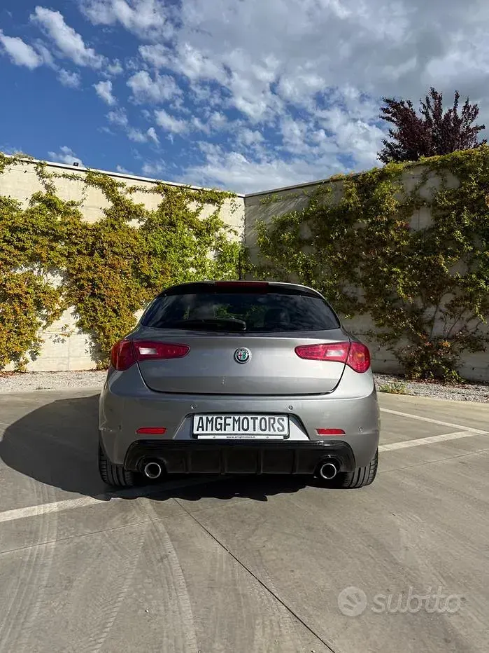 Occasion Alfa Romeo Giulietta Veloce 240 ch (176 kW) 2018 Gris Citadine