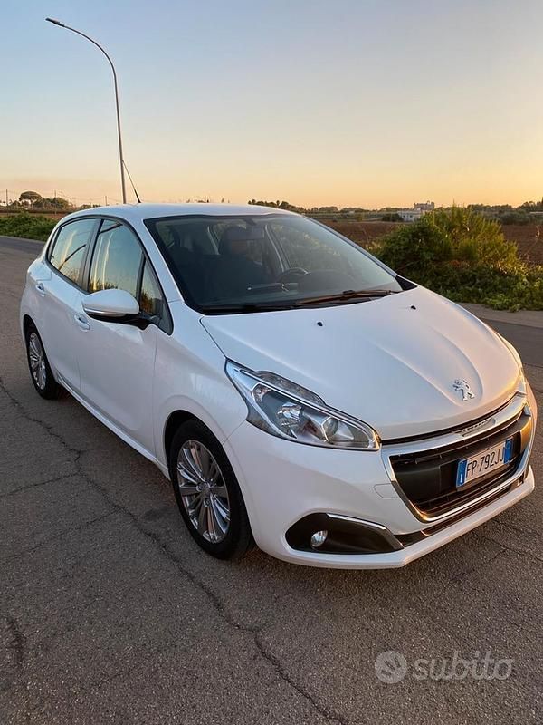Usata Peugeot 208 Active 75 CV (55 kW) 2018 Bianco Utilitaria