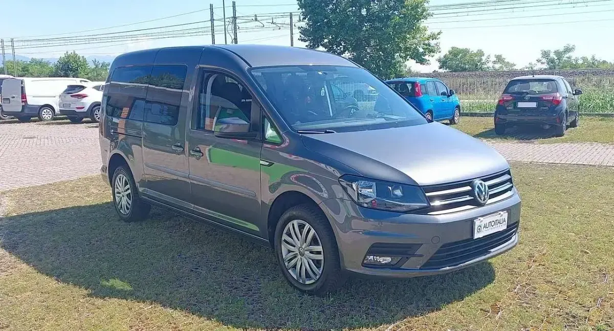 Usata VW Caddy 102 CV (75 kW) 2018 Blu/azzurro Monovolume