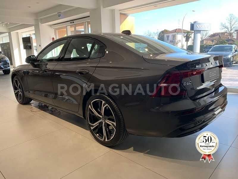 Usata Volvo S60 Plus 197 CV (144 kW) 2023 Grigio scuro Berlina