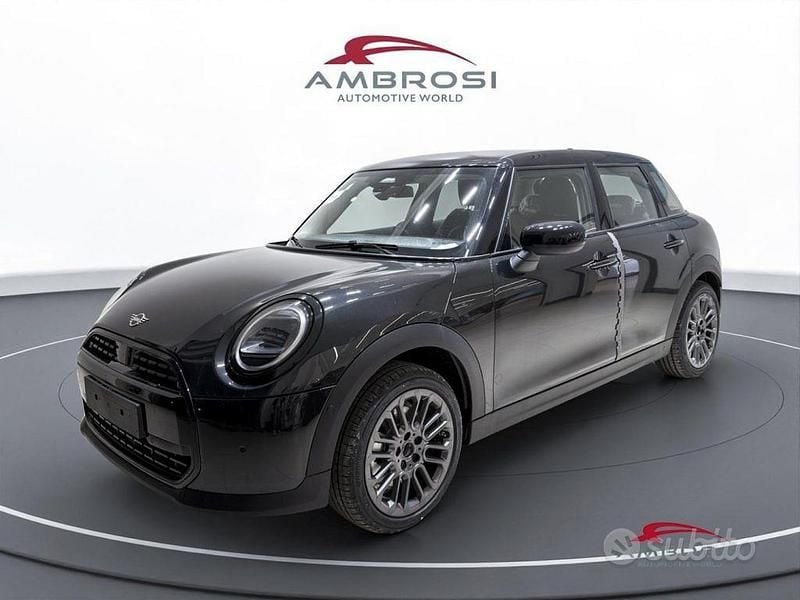 Nero Nuova 2025 Mini Cooper Classic Due volumi | 26.500 € (Super prezzo) - Immagine 1/4