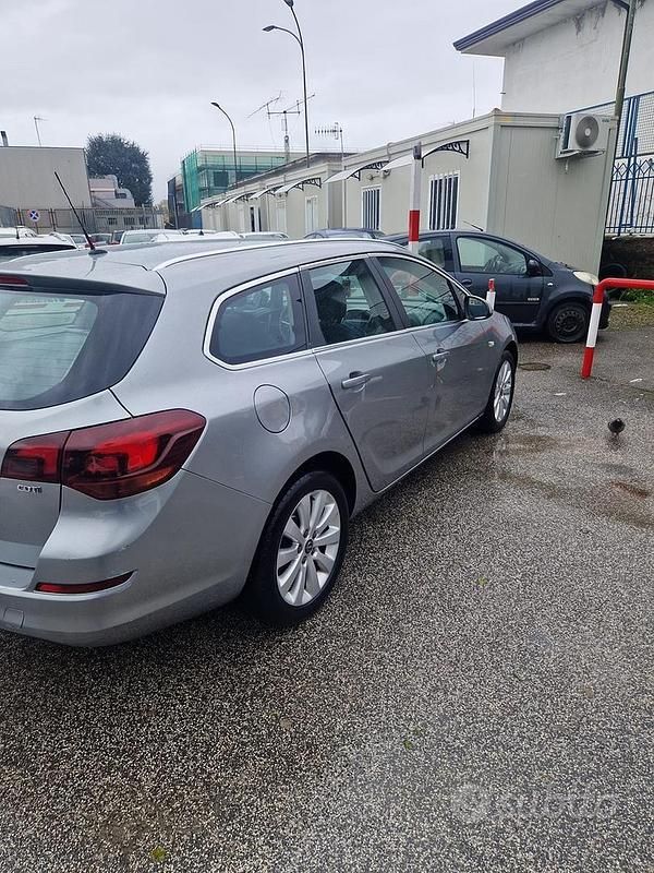 Usata Opel Astra 60 CV (44 kW) 2012 Station wagon