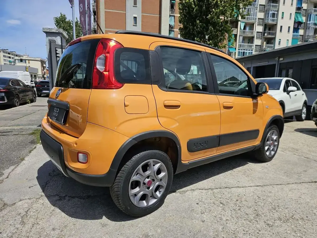 Usata Fiat Panda 4x4 S 75 CV (55 kW) 2013 Arancione Utilitaria