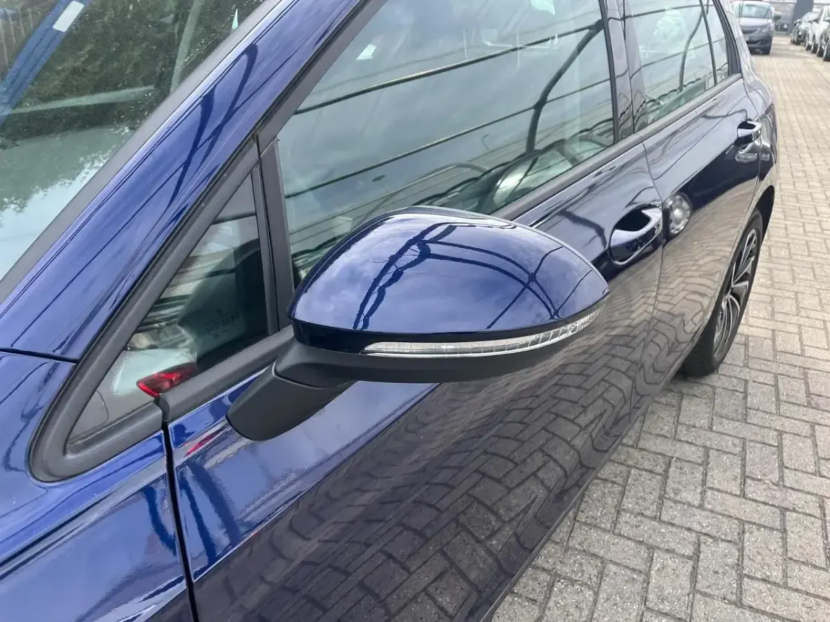 Usata VW Golf VIII Life 110 CV (80 kW) 2023 Blu Berlina