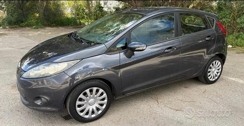 Usata Ford Fiesta Titanium 70 CV (51 kW) 2009 Grigio Utilitaria