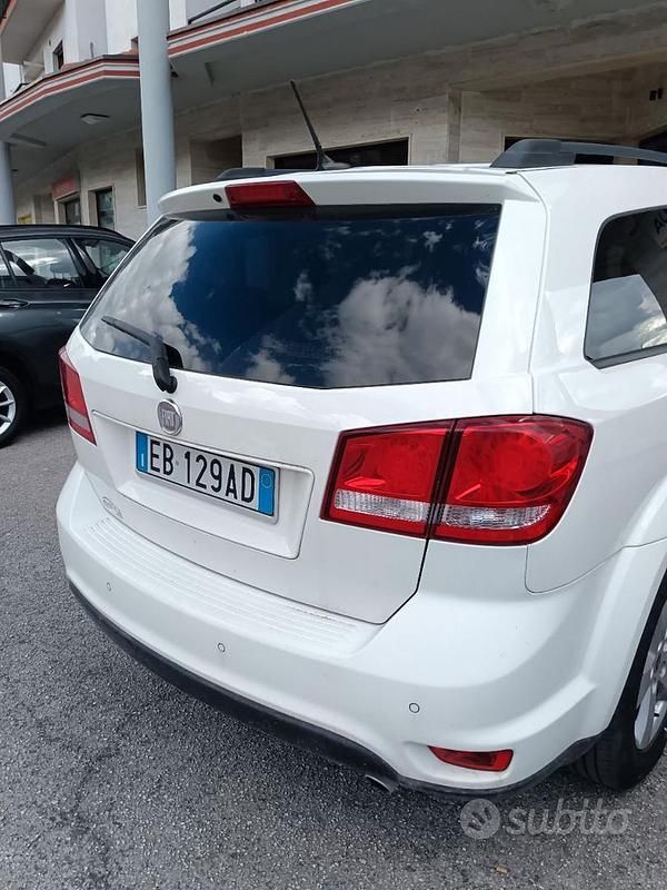 Bianco Usata 2011 Fiat Freemont SUV | 7500 € (Buon prezzo) - Immagine 1/4
