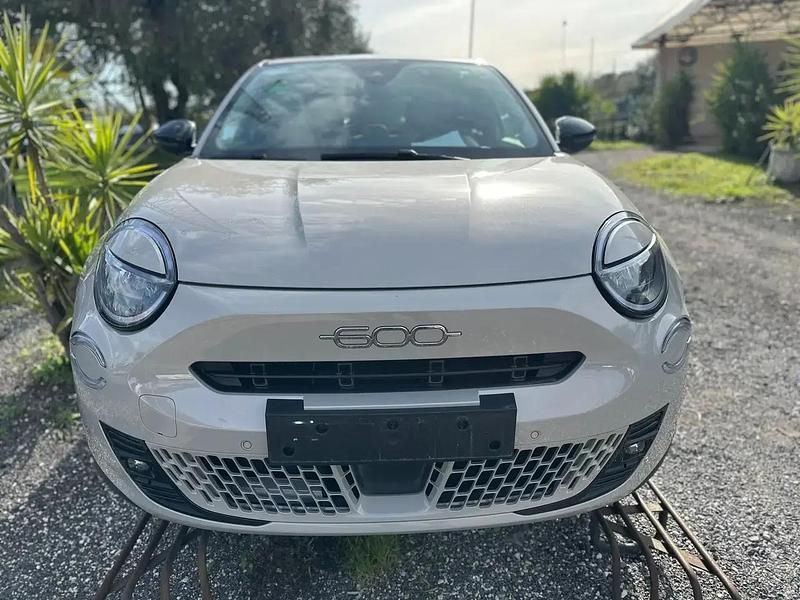 Usata Fiat 600 La Prima 110 CV (80 kW) 2025 Beige SUV