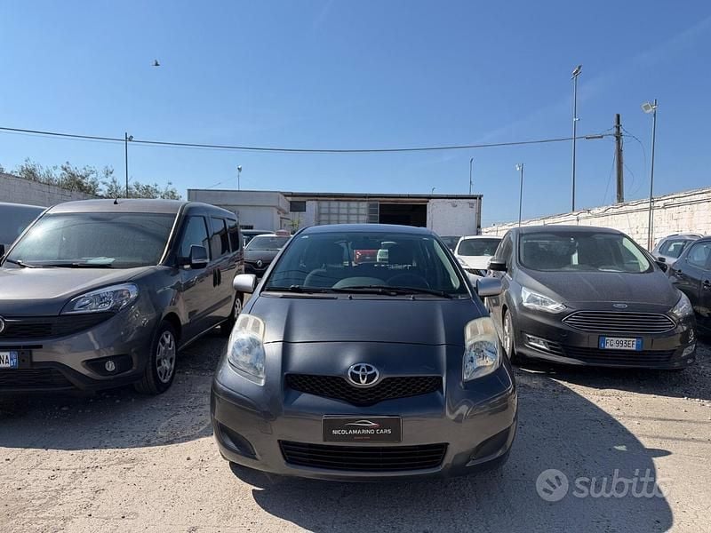 Usata Toyota Yaris Sol 70 CV (51 kW) 2009 Grigio Utilitaria