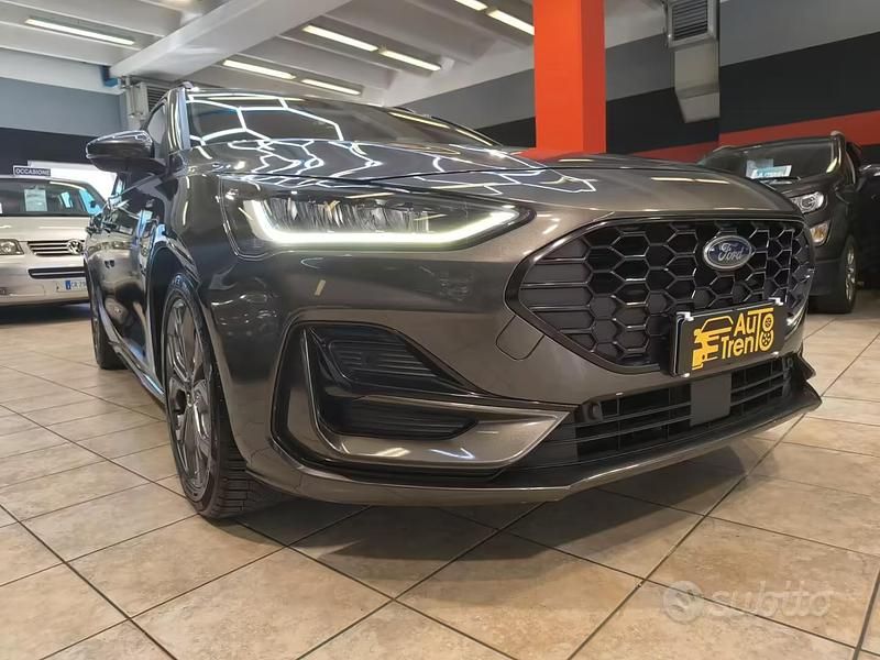 Usata Ford Focus ST 119 CV (87 kW) 2022 Grigio Station wagon