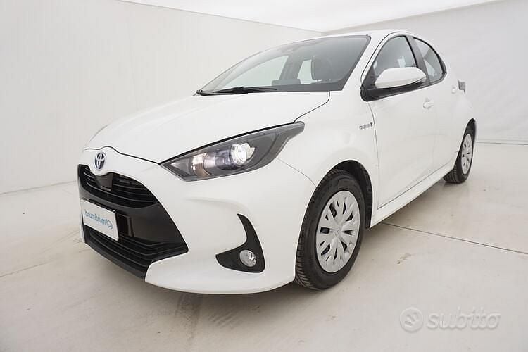 Usata Toyota Yaris Hybrid Business Edition 115 CV (84 kW) 2021 Bianco Berlina