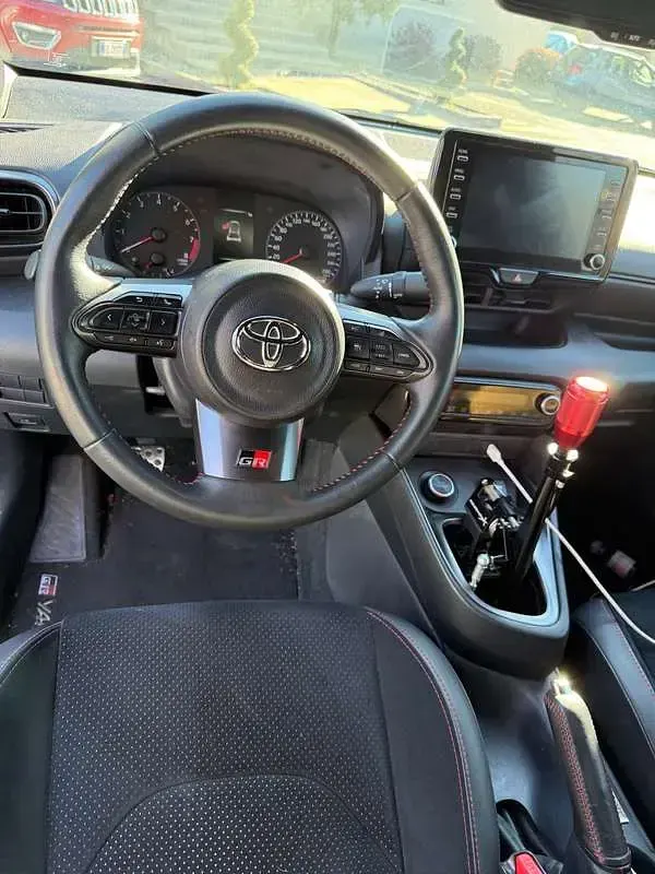Usata Toyota Yaris 261 CV (191 kW) 2021 Rosso Utilitaria
