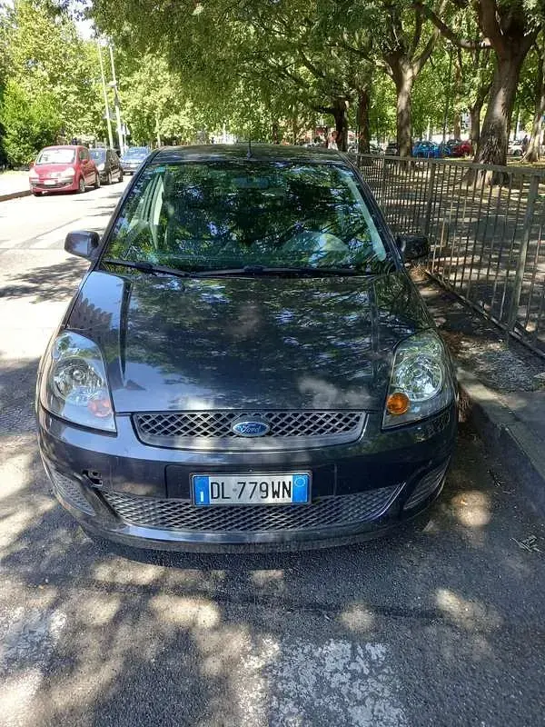 Usata Ford Fiesta Ghia 68 CV (50 kW) 2007 Utilitaria