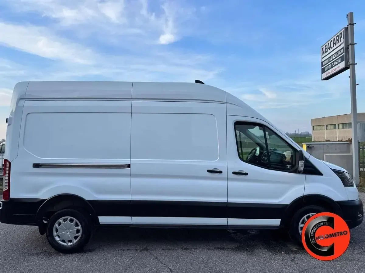 Usata Ford Transit 170 CV (125 kW) 2022 Bianco pastello Berlina