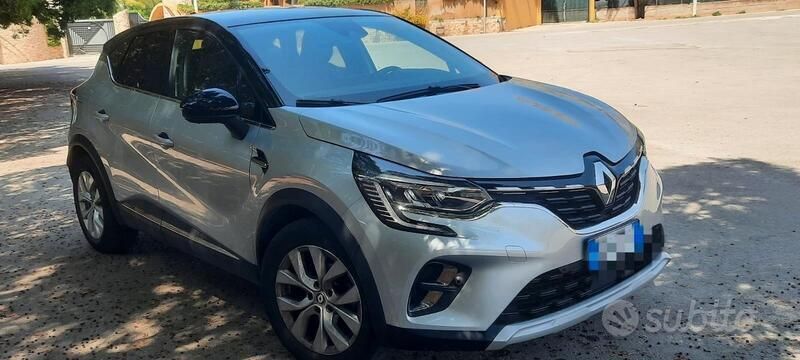 Usata Renault Captur Intens 101 CV (74 kW) 2021 Grigio SUV